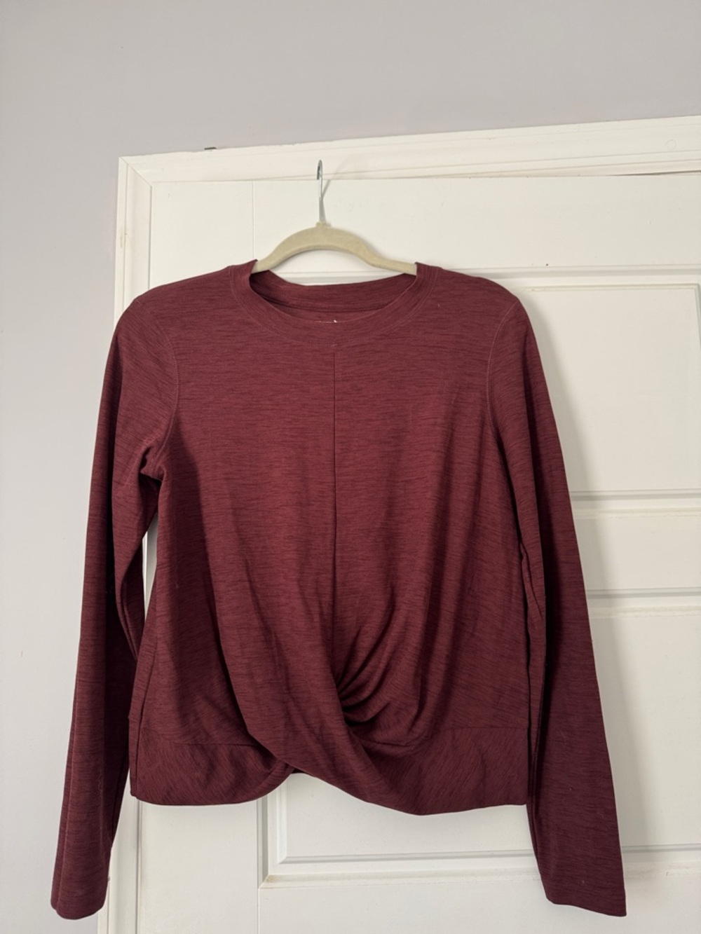 Old Navy Active Long-Sleeve Twist Front Top Size Medium